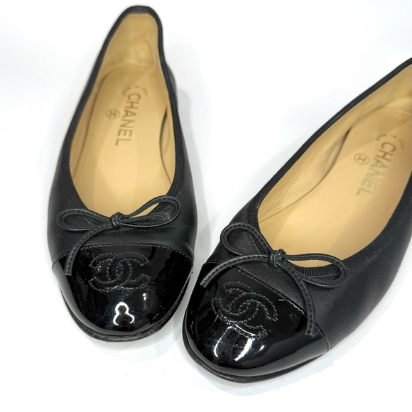 ✨SOLD✨ Chanel Black Lambskin Ballet Flats - Picture 7 of 11